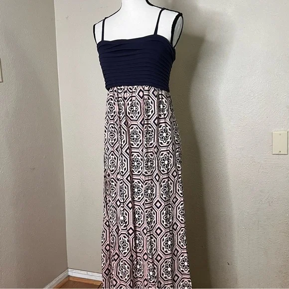 Lilka navy blue medallion print maxi dress - Picture 3 of 10